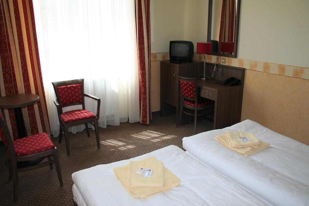 Hotel Ostruvek Praga Exterior foto